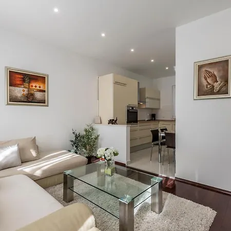 Meri Very And Beautiful Apartament Split