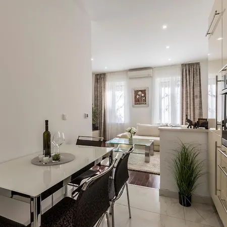 Apartment Villa Meri Very Central And Beautiful Apartment