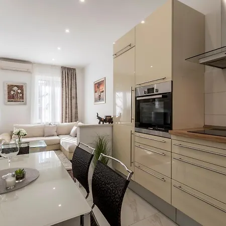 Apartment Villa Meri Very Central And Beautiful Apartment
