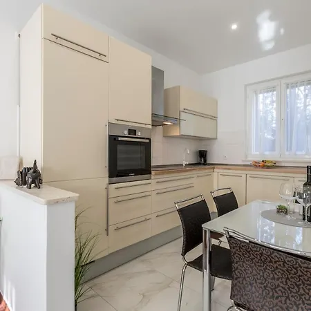 Apartment Villa Meri Very Central And Beautiful Apartment